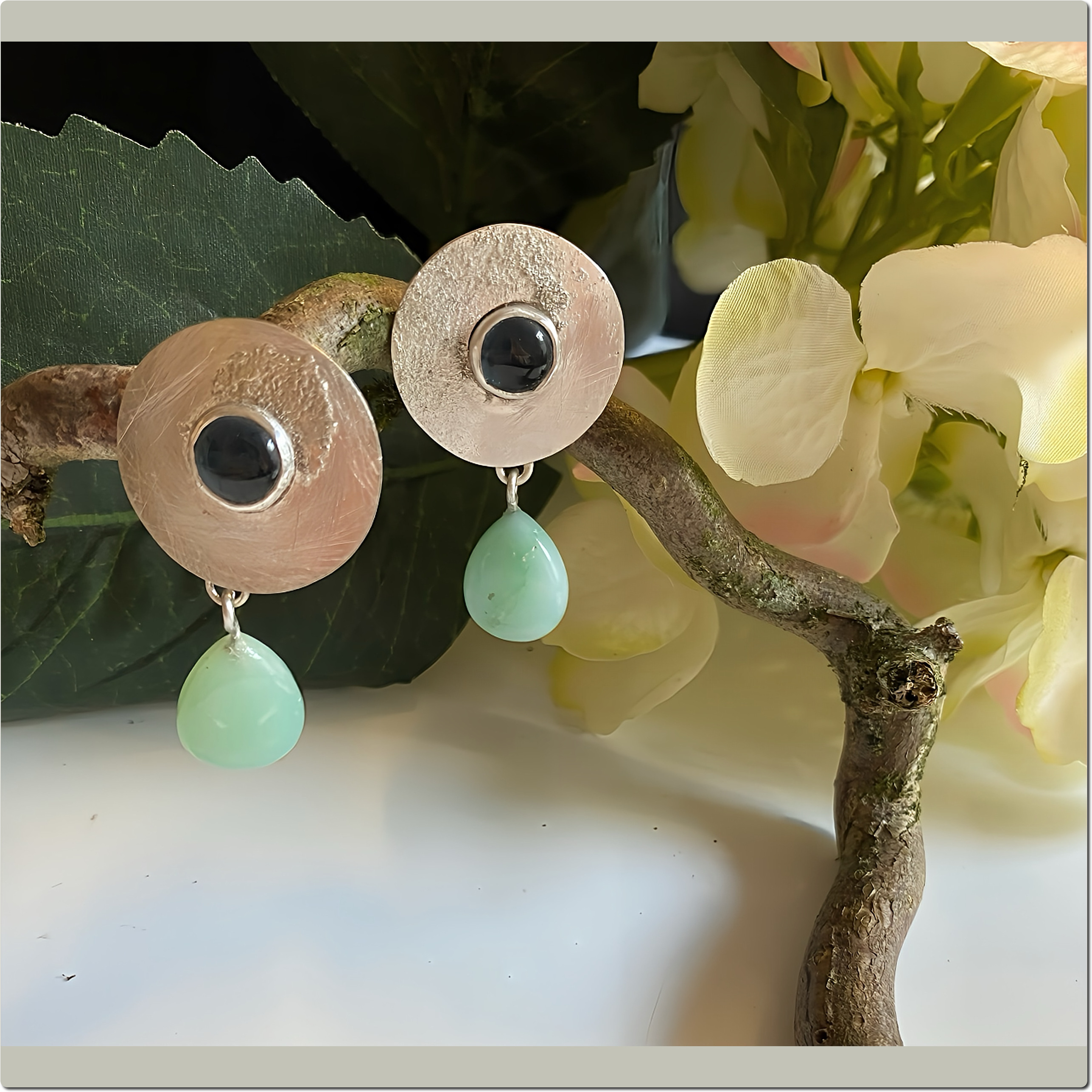 Silberne Ohrstecker mit London Topas