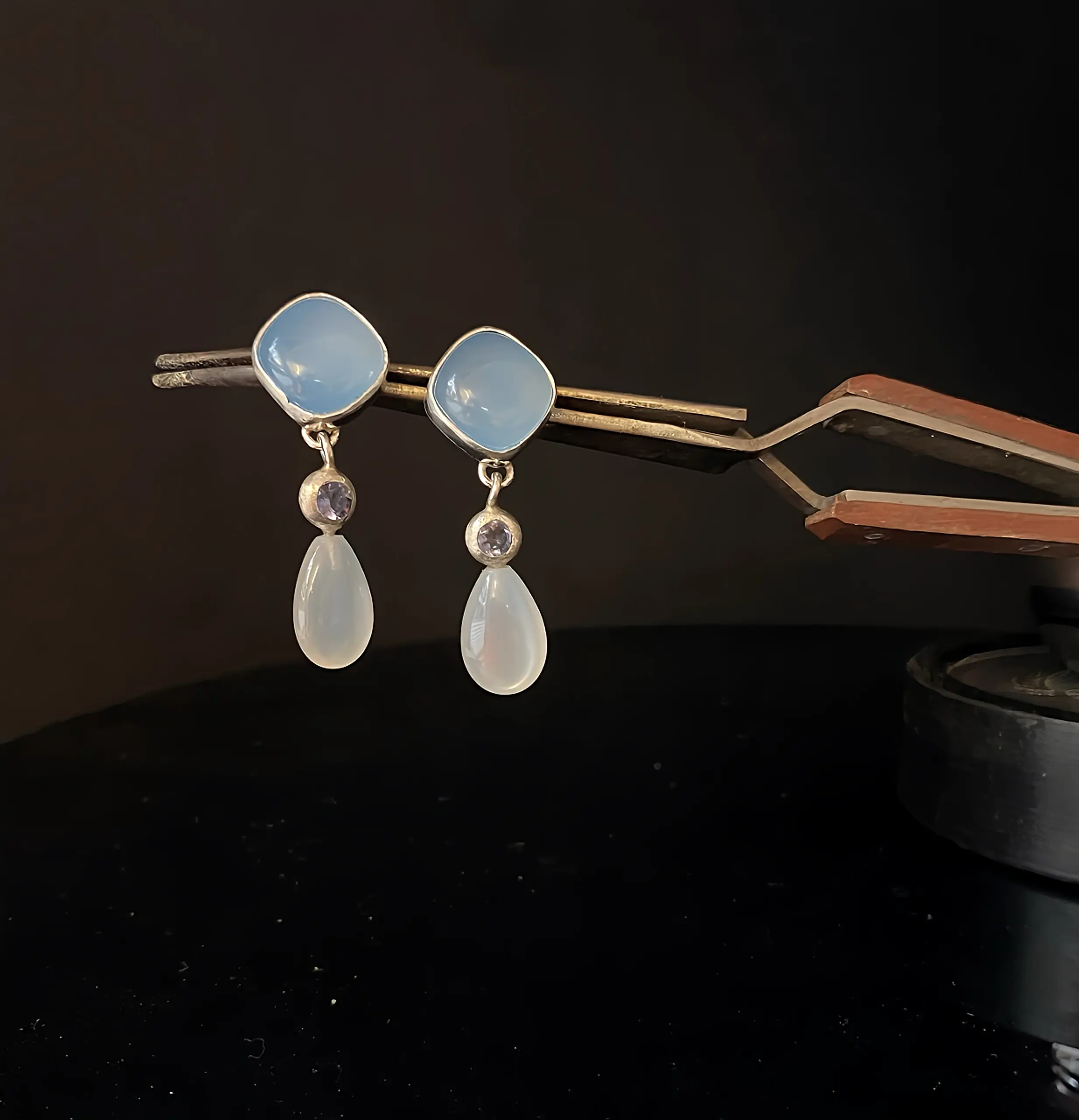 Chalcedon trifft Tansanit und Mondstein