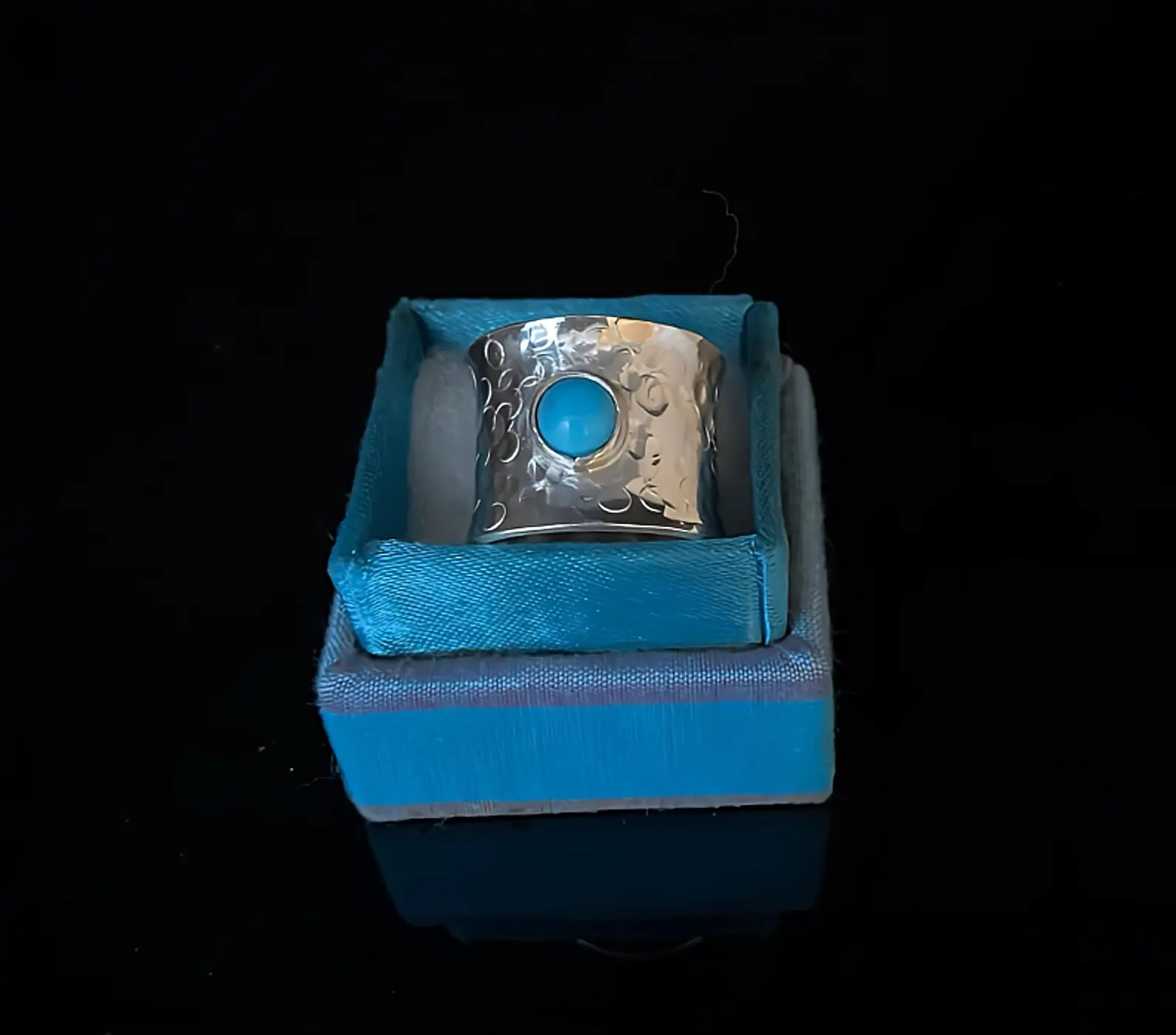 Breiter Silberring mit Türkis-Cabochon