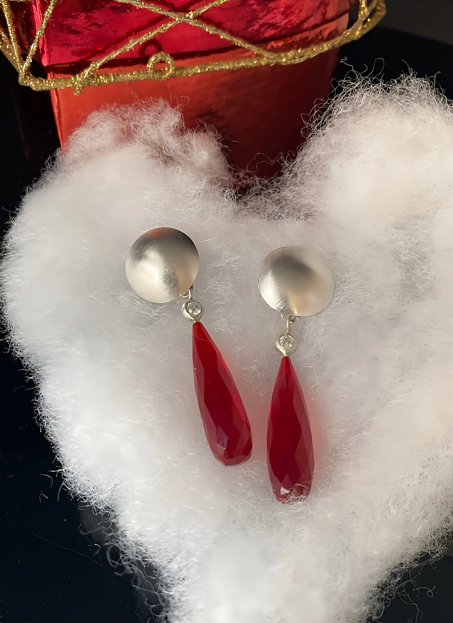 Rote Statement Ohrringe