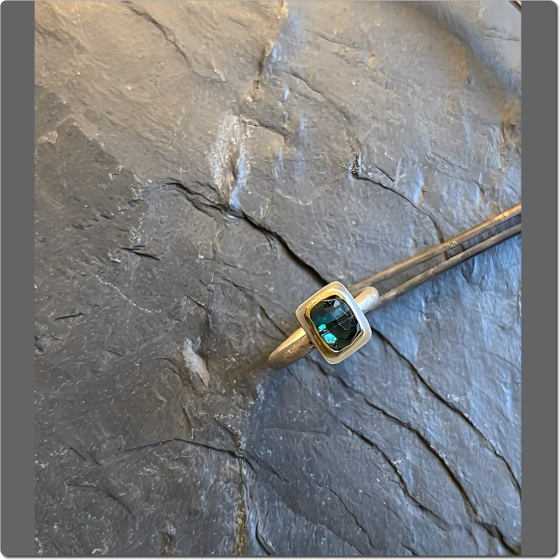Ring mit blau-grünem Turmalin Gr. 54