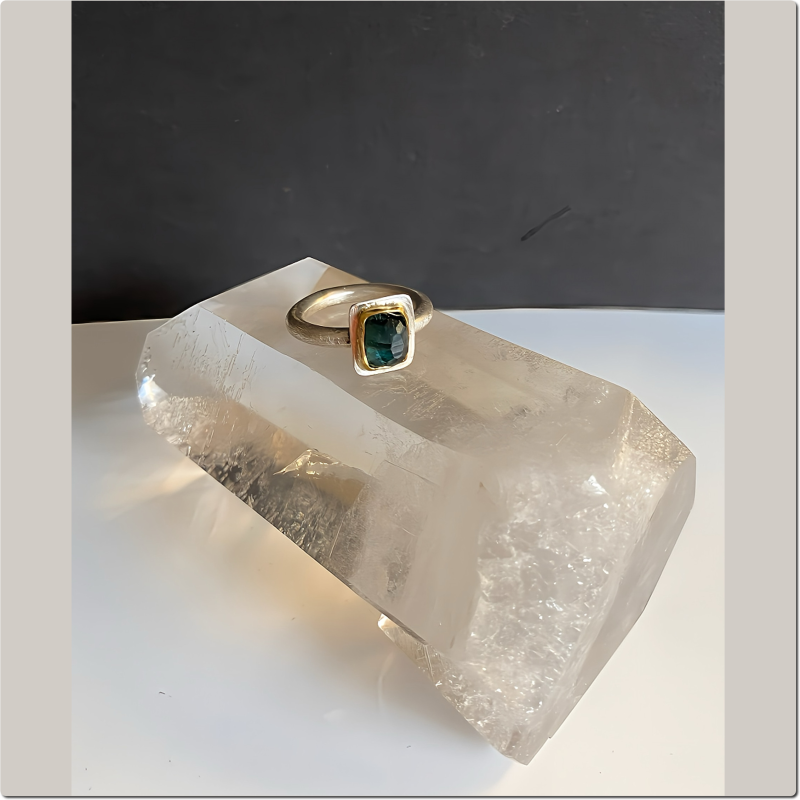 Ring mit blau-grünem Turmalin Gr. 54