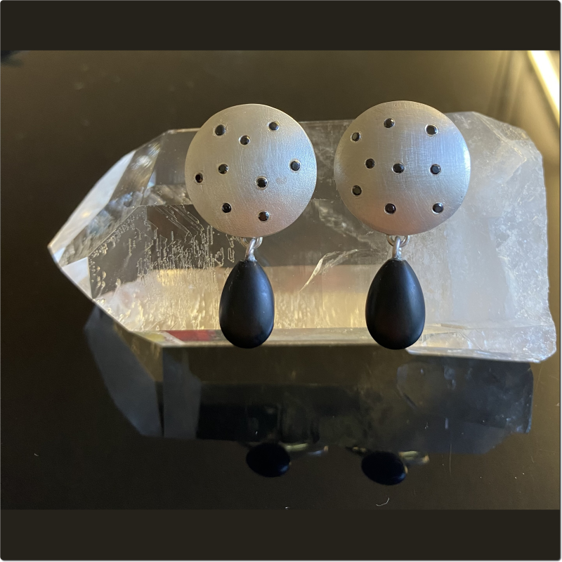 Aparte silberne Ohrstecker