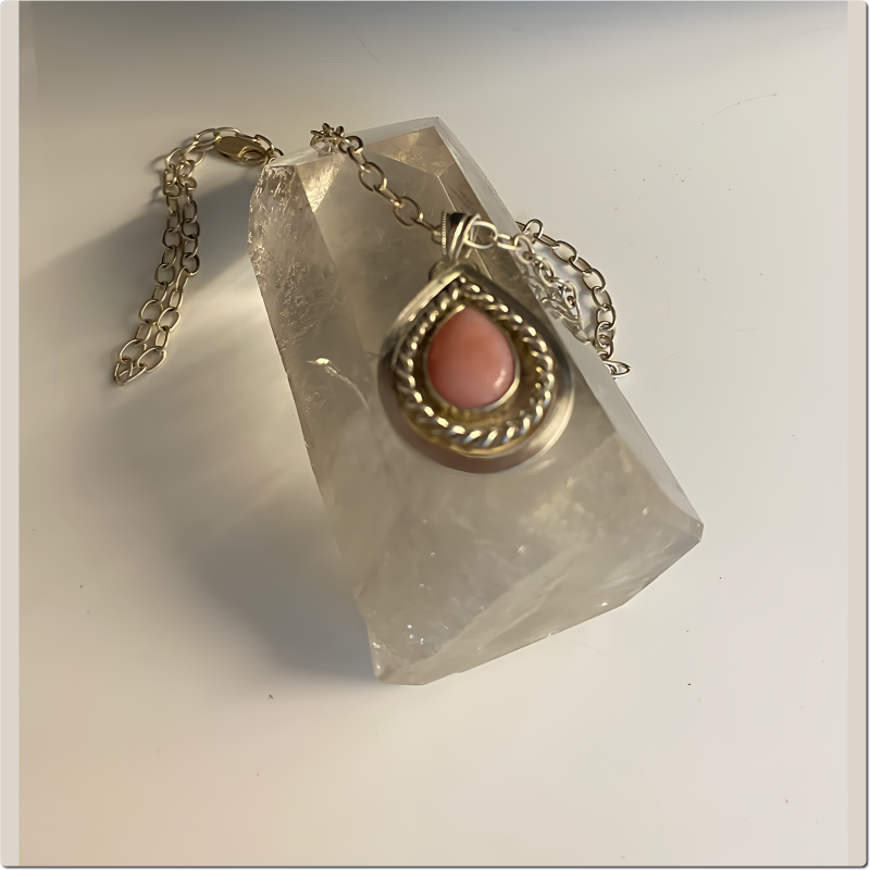Handgefertigter Silberanhänger mit Pink Opal