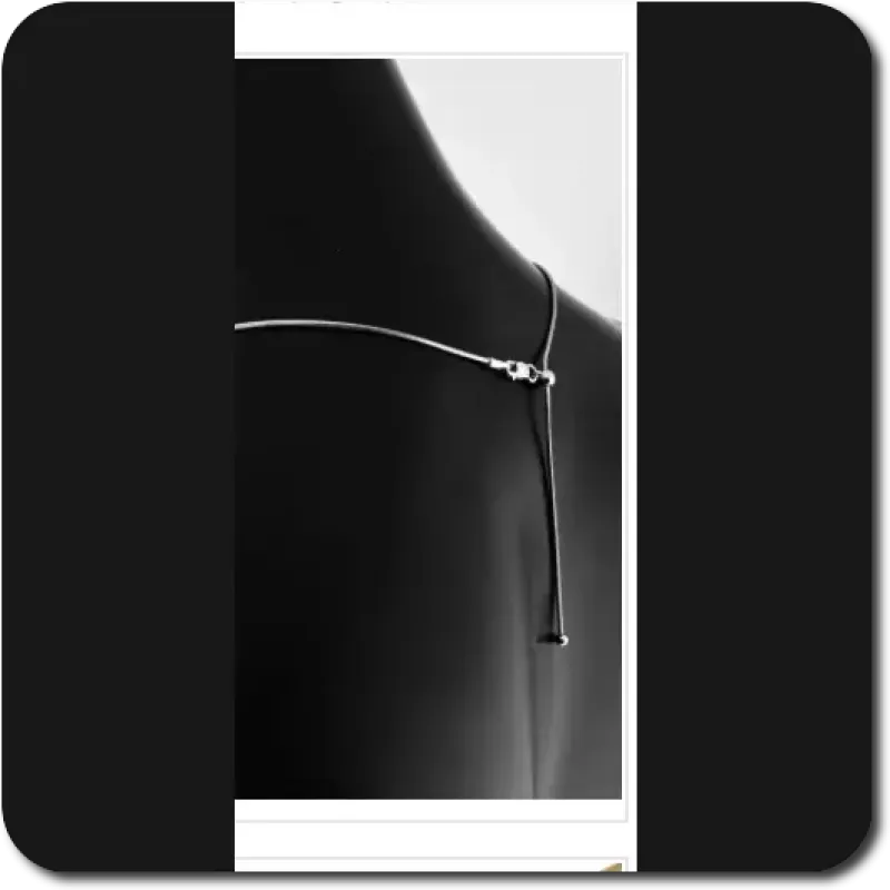 Zarte Silberkette mit Edelsteinanhänger