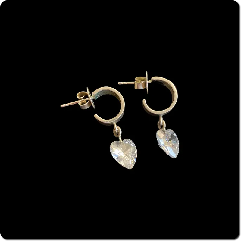 Silberne Creolen mit Zirkonia-Herz