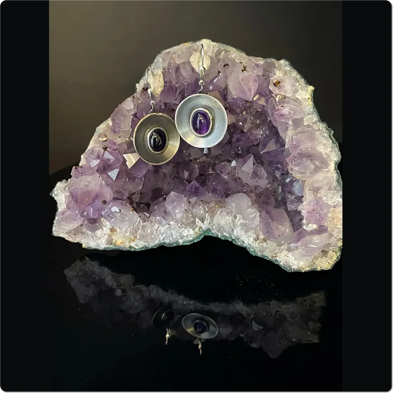 Silberne Ohrhänger mit Amethyst