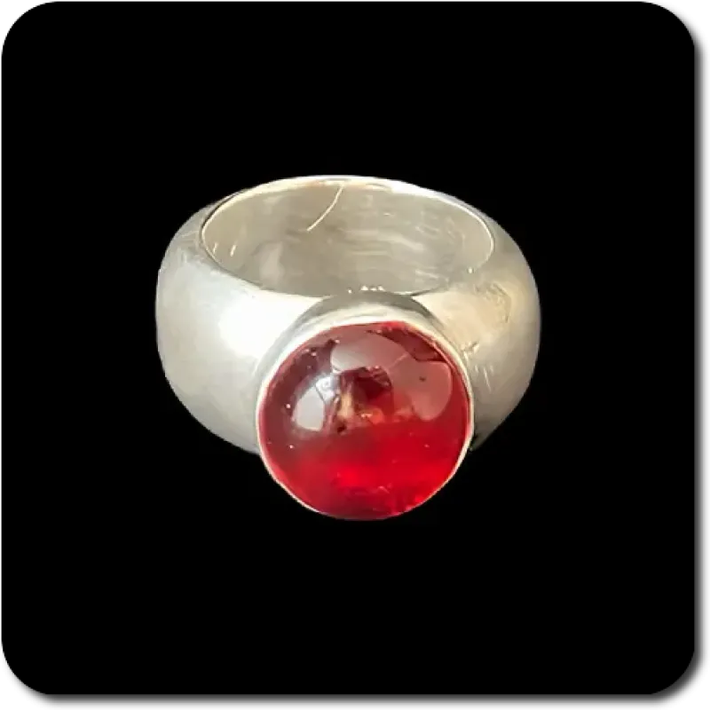 Silberner Gussring mit Bernstein Gr. 57