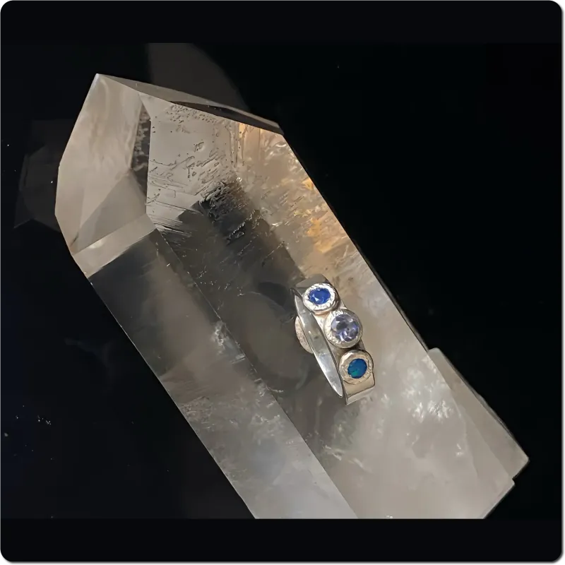 Silberring mit drei blauen Steinen Gr.54