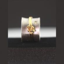 Spinner Ring mit vergoldetem Knotenring